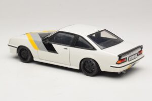 Opel Manta B GT/E Valkoinen Custom Mustat Vanteet Revell 1:18 08422 Metalli — kuva 7 / 8