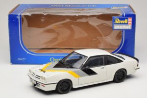 Opel Manta B GT/E Valkoinen Custom Mustat Vanteet Revell 1:18 08422 Metalli — kuva 8 / 8