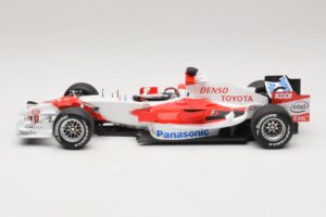 Panasonic Toyota Racing TF106 #11 J. Trulli 2006 Minichamps 1:18 AM59558L Metalli — kuva 3 / 7