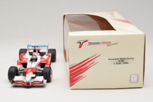 Panasonic Toyota Racing TF106 #11 J. Trulli 2006 Minichamps 1:18 AM59558L Metalli — kuva 6 / 7