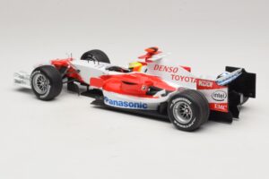 Panasonic Toyota Racing TF106 #12 R. Schumacher 2006 Minichamps 1:18 AM59557K Metalli — kuva 5 / 7