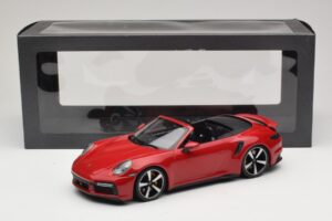 Porsche 911 992 Turbo S Avoauto Tummanpunainen Minichamps 1:18 PORSCHE007 Metalli — kuva 6 / 6