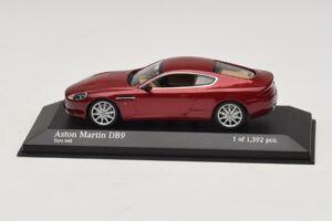 Aston Martin DB9 Punainen Metallinen Minichamps 1:43 400137340 Metalli
