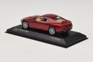 Aston Martin DB9 Punainen Metallinen Minichamps 1:43 400137340 Metalli — kuva 3 / 4