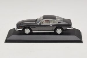 Aston Martin DBS On Her Majesty's Secret Service Korvaava Pakkaus Minichamps 1:43 436137600-R1 Metalli