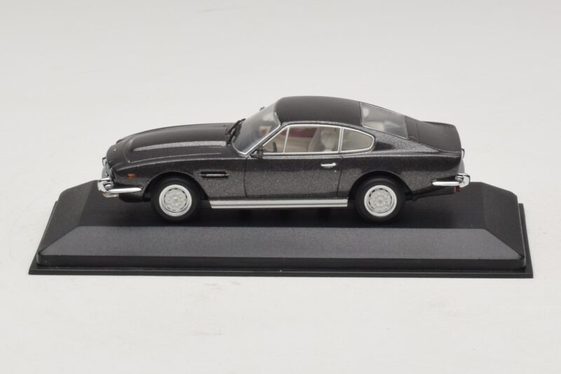 Aston Martin DBS On Her Majesty's Secret Service Korvaava Pakkaus Minichamps 1:43 436137600-R1 Metalli
