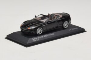 Aston Martin DBS Volante Musta Metallinen Minichamps 1:43 400137930 Metalli — kuva 2 / 4
