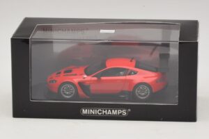 Aston Martin V12 Vantage GT3 Punainen Minichamps 1:43 4371121392 Metalli — kuva 4 / 4