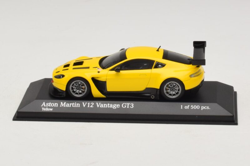 Aston Martin V12 Vantage GT3 Keltainen Minichamps 1:43 437121391 Metalli