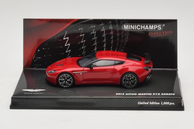 Aston Martin V12 Zagato Punainen Minichamps 1:43 437137220 Metalli
