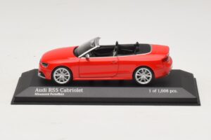 Audi RS5 B8 Avoauto Punainen Minichamps 1:43 410011230 Metalli