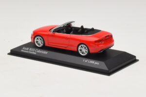 Audi RS5 B8 Avoauto Punainen Minichamps 1:43 410011230 Metalli — kuva 3 / 4