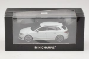 Audi S3 8V Sportback Valkoinen Minichamps 1:43 437013010 Metalli — kuva 4 / 4