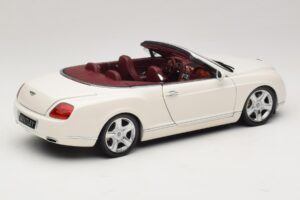 Bentley Continental GTC Valkoinen Korvaava Pakkaus Minichamps 1:18 100139032-R1 Metalli — kuva 3 / 8