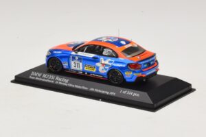 BMW M235i Team Medienkraftwerk #311 Di Martino / Olivo 24 Hours of Nurburgring 2014 Minichamps 1:43 437142411 Metalli — kuva 3 / 4