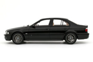 BMW M5 E39 Black Sapphire Metallic Otto 1:18 OT1338 Hartsi — kuva 3 / 4