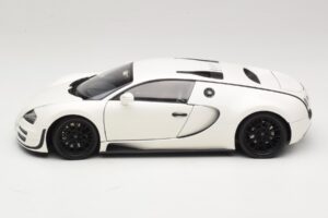Bugatti Veyron Super Sport Valkoinen Minichamps 1:18 100110844 Metalli — kuva 4 / 8