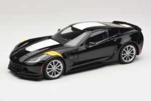 Chevrolet Corvette C7 Grand Sport Musta ja Valkoiset Raidat AUTOart 1:18 71273 Komposiitti