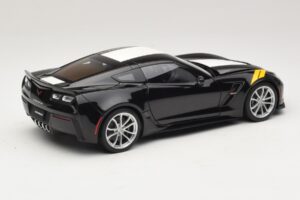 Chevrolet Corvette C7 Grand Sport Musta ja Valkoiset Raidat AUTOart 1:18 71273 Komposiitti — kuva 3 / 8