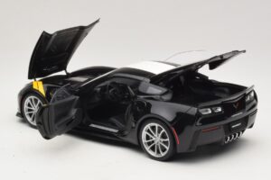 Chevrolet Corvette C7 Grand Sport Musta ja Valkoiset Raidat AUTOart 1:18 71273 Komposiitti — kuva 5 / 8