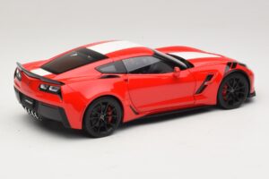 Chevrolet Corvette C7 Grand Sport Punainen ja Valkoiset Raidat AUTOart 1:18 71274 Komposiitti — kuva 3 / 8