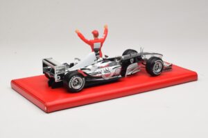 Ferrari F2004 #1 M. Schumacher Six Time World Champion 2004 Kromi Hopea Hot Wheels 1:18 C7332 Metalli — kuva 2 / 6