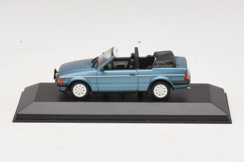 Ford Escort Mk3 Avoauto Sininen Metallinen Minichamps 1:43 400085030 Metalli