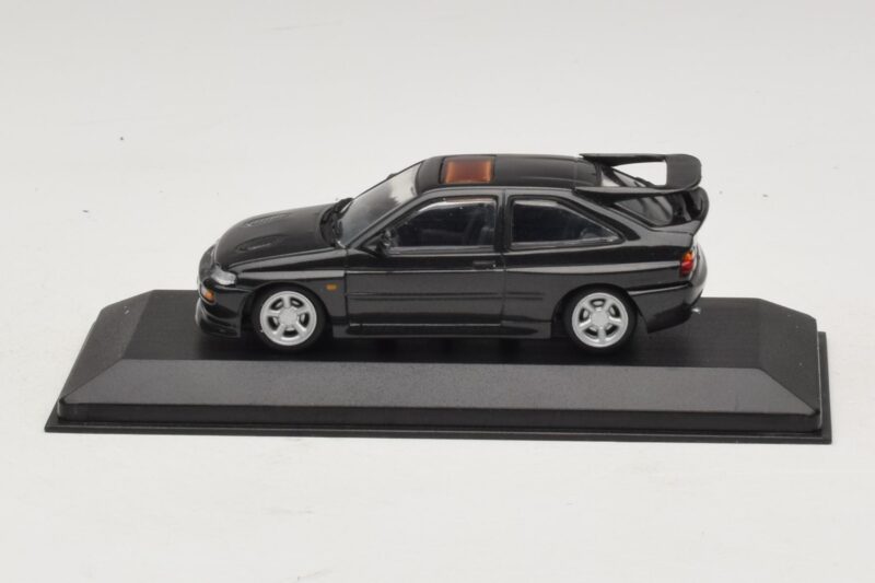 Ford Escort RS Cosworth Musta Metallic Minichamps 1:43 430082106 Metalli