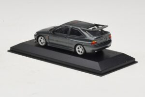 Ford Escort RS Cosworth Tummanvihreä Metallic Minichamps 1:43 430086300 Metalli — kuva 3 / 4