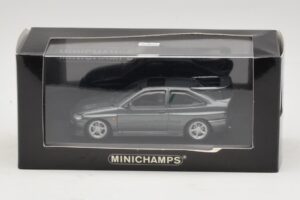 Ford Escort RS Cosworth Tummanvihreä Metallic Minichamps 1:43 430086300 Metalli — kuva 4 / 4