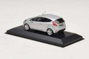 Ford Fiesta Mk7 Moondust Silver Metallic Minichamps 1:43 403088003 Metalli — kuva 3 / 4