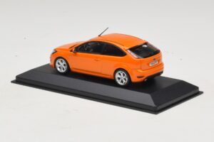 Ford Focus ST Mk2 Electric Orange Minichamps 1:43 400087302 Metalli — kuva 3 / 4