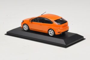 Ford Focus ST Mk2 Electric Orange Korvaava Pakkaus Minichamps 1:43 400087302-R1 Metalli — kuva 3 / 4