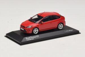 Ford Focus ST Mk2 Punainen Minichamps 1:43 400087301 Metalli — kuva 2 / 4