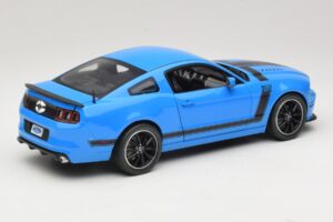 Ford Mustang Boss 302 S197 Sininen Shelby Collectibles 1:18 25414S Metalli — kuva 3 / 8