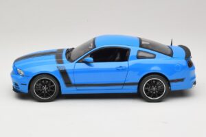 Ford Mustang Boss 302 S197 Sininen Shelby Collectibles 1:18 25414S Metalli — kuva 4 / 8