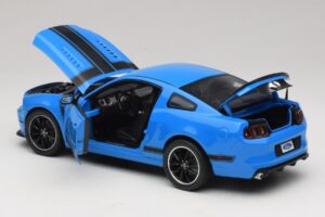 Ford Mustang Boss 302 S197 Sininen Shelby Collectibles 1:18 25414S Metalli — kuva 5 / 8