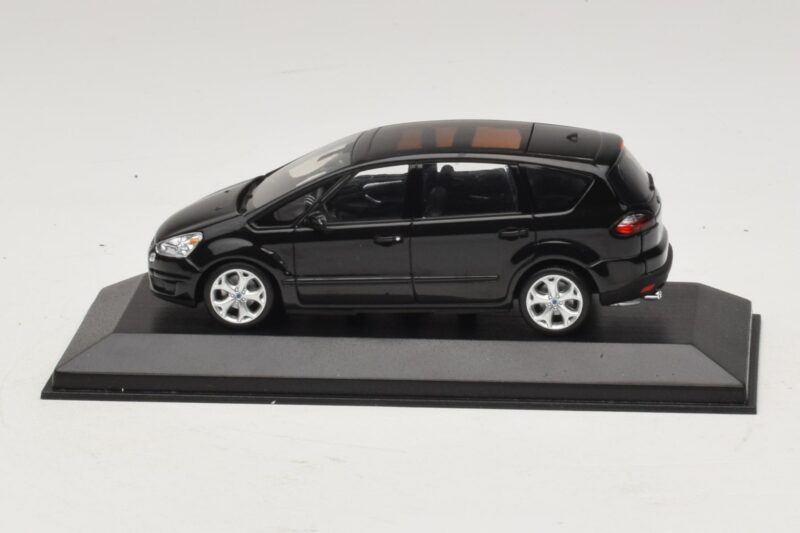Ford S-Max Musta Metallinen Minichamps 1:43 Ford S-Max Musta Metallinen Minichamps 1:43 400085400 Metalli