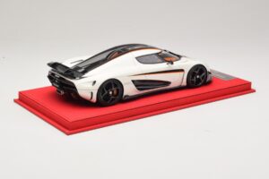 Koenigsegg Regera Valkoinen Mustalla Hiilikuidulla FrontiArt 1:18 REMC043 Hartsi — kuva 2 / 7