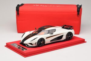 Koenigsegg Regera Valkoinen Mustalla Hiilikuidulla FrontiArt 1:18 REMC043 Hartsi — kuva 7 / 7