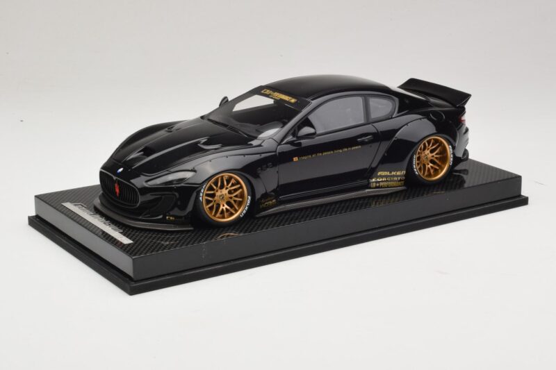 Maserati GranTurismo Liberty Walk Musta Kultavanteilla AB Models 1:18 MAS-LB08-C Hartsi