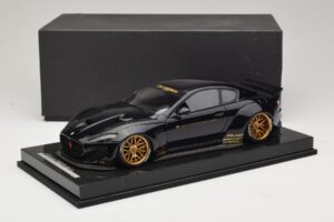 Maserati GranTurismo Liberty Walk Musta Kultavanteilla AB Models 1:18 MAS-LB08-C Hartsi — kuva 6 / 7