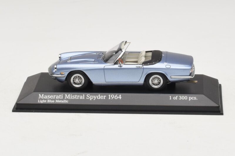 Maserati Mistral Spyder Light Blue Metallic Minichamps 1:43 Maserati Mistral Spyder Light Blue Metallic Minichamps 1:43 437123432 Metalli