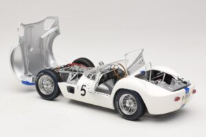 Maserati Tipo 61 #5 S. Moss / D. Gurney Camoradi ADAC 1000km Nurburgring Winner 1960 Minichamps 1:18 100601205 Metalli — kuva 5 / 8