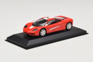 McLaren F1 Punainen Valkoisilla Raidoilla Minichamps 1:43 MCLAREN005 Metalli