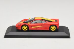 McLaren F1 Punainen Keltaisilla Raidoilla Minichamps 1:43 MCLAREN006 Metalli — kuva 3 / 4