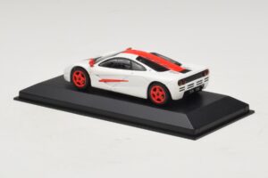 McLaren F1 Valkoinen Punaisilla Raidoilla Minichamps 1:43 MCLAREN003 Metalli — kuva 2 / 4