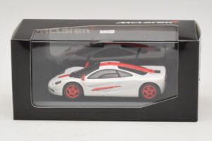 McLaren F1 Valkoinen Punaisilla Raidoilla Minichamps 1:43 MCLAREN003 Metalli — kuva 3 / 4