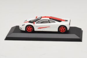 McLaren F1 Valkoinen Punaisilla Raidoilla Minichamps 1:43 MCLAREN003 Metalli — kuva 4 / 4
