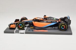 McLaren MCL36 #3 D. Ricciardo Bahrain GP 2022 Minichamps 1:18 537221803 Metalli — kuva 4 / 7